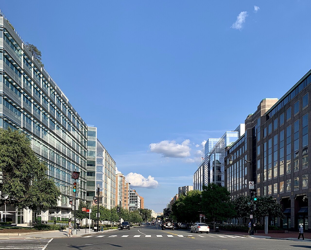 Massachusetts Avenue NW running northwest from 7th Street