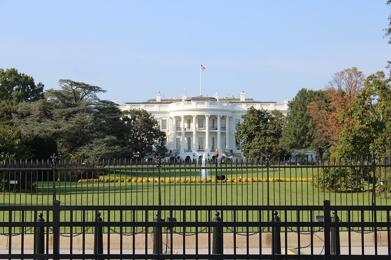 How do you get a White House tour?